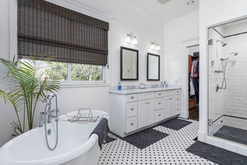 minimal small bathroom